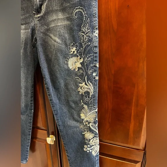 7 For All Mankind Floral Embroidered Skinny Jeans - 10 - Picture 2 of 7